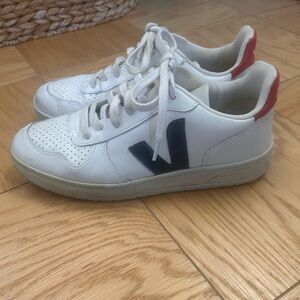 Veja V10 blue and red